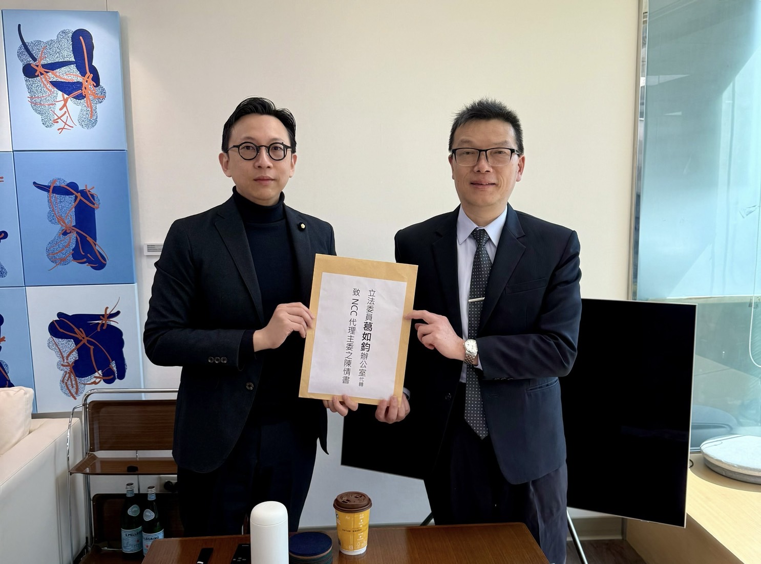 引發民眾廣泛關注的「750元之亂」,葛如鈞感謝NCC主委及相關同仁,撥冗親自前到辦公室說明問題,積極回應民眾關切,展現溝通誠意。(圖/葛如鈞國會辦公室)