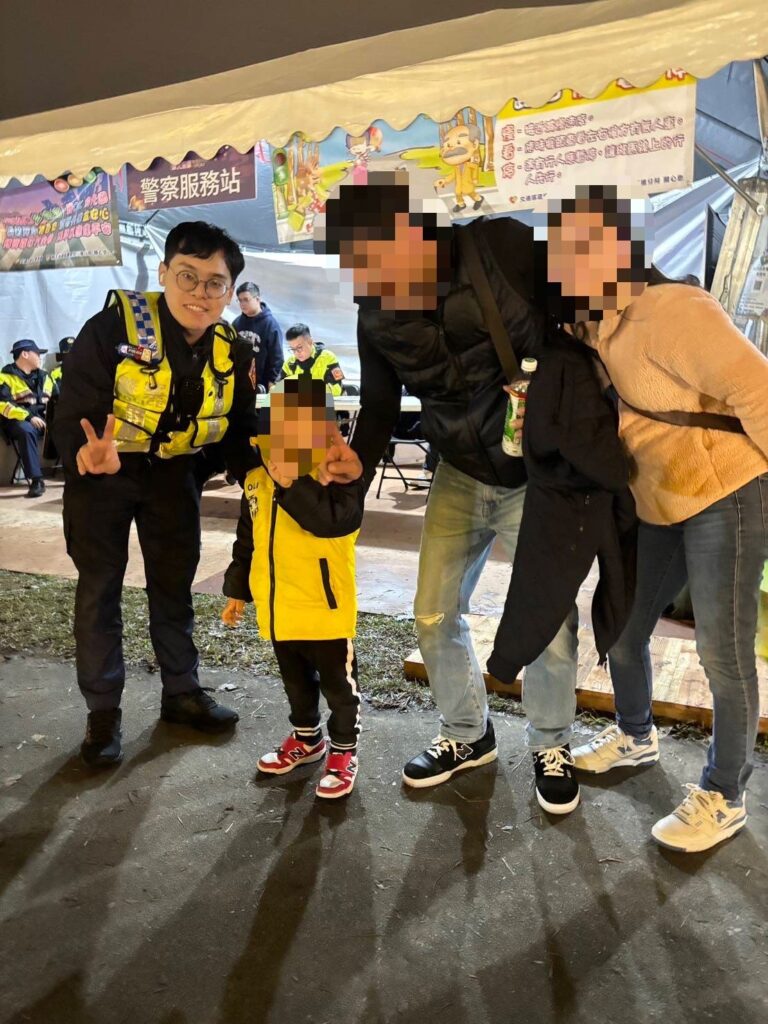 《圖說》三重分局在燈會期間分局設有機動派出所在燈會期間駐點提供服務,民眾可就近尋求幫助。〈三重分局提供〉