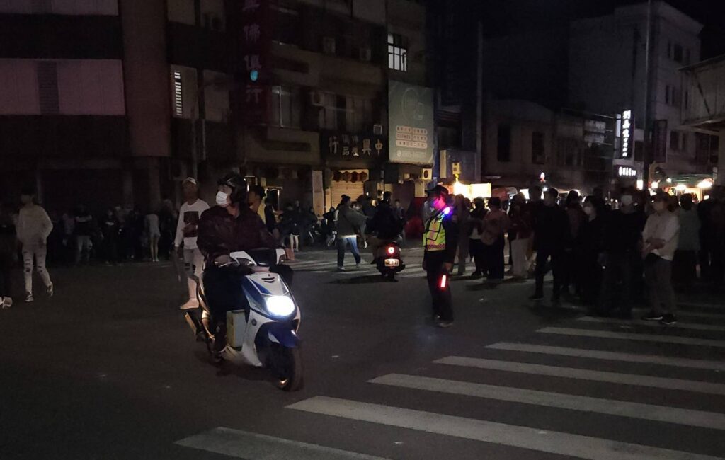 熱鬧元宵鬥陣行  交通執法無假期
