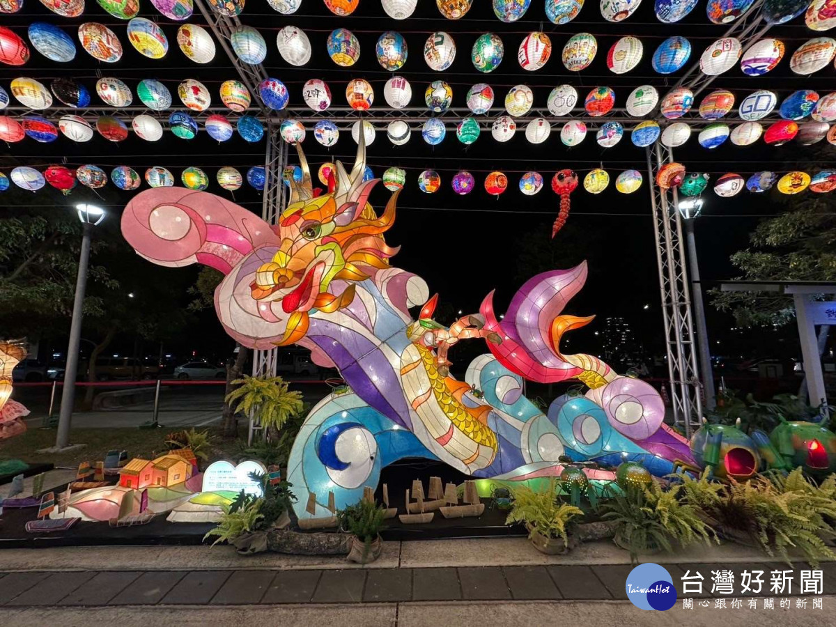 雲林縣沁窟ㄚ腳文創發展協會《沁窟ㄚ腳的起源》透過花燈技藝記錄下崙社區的「聾龍故事」,展現文化技藝與傳統故事之美/翻攝照片