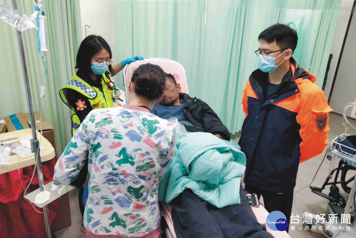 水里急診救護站醫護人員施以抗癲癇藥物，穩定癲癇患者病情，轉送至南基醫院治療，成功救回患者。圖／彰基醫院提供