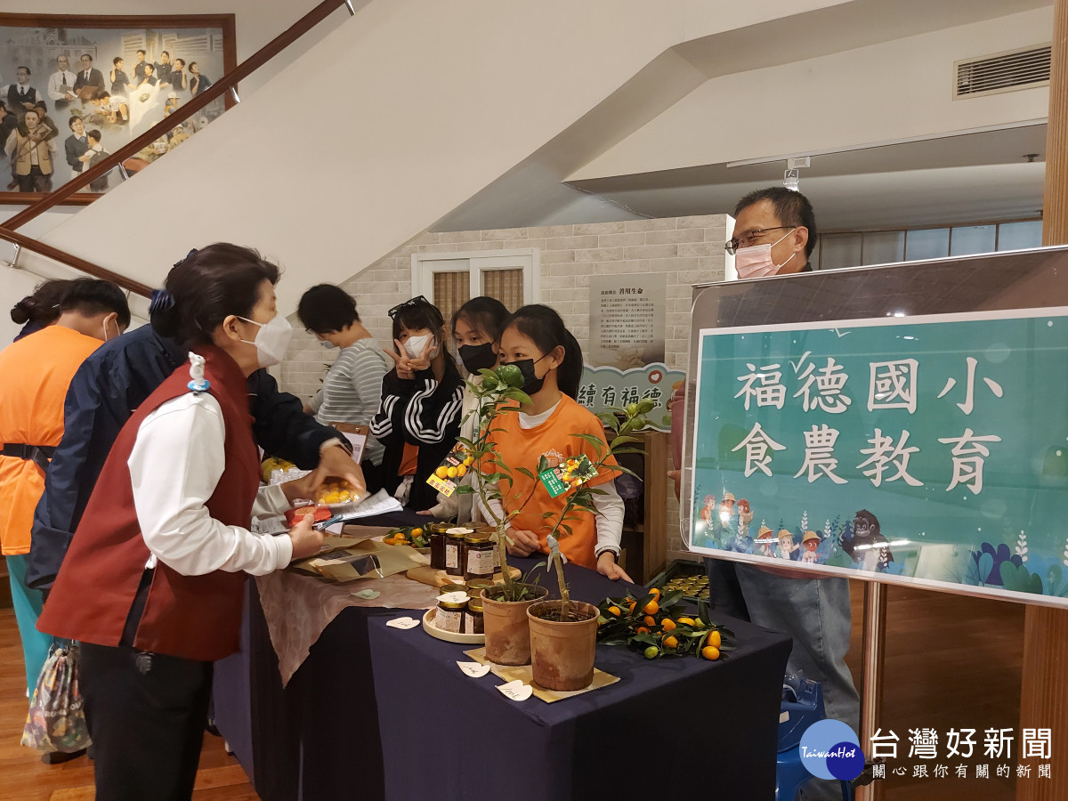 金桔採收後製成果醬或果乾,展售所得規畫用於畢業旅行及社會公益,進一步增強了學生的社會關懷與公民責任。圖/福德國小提供