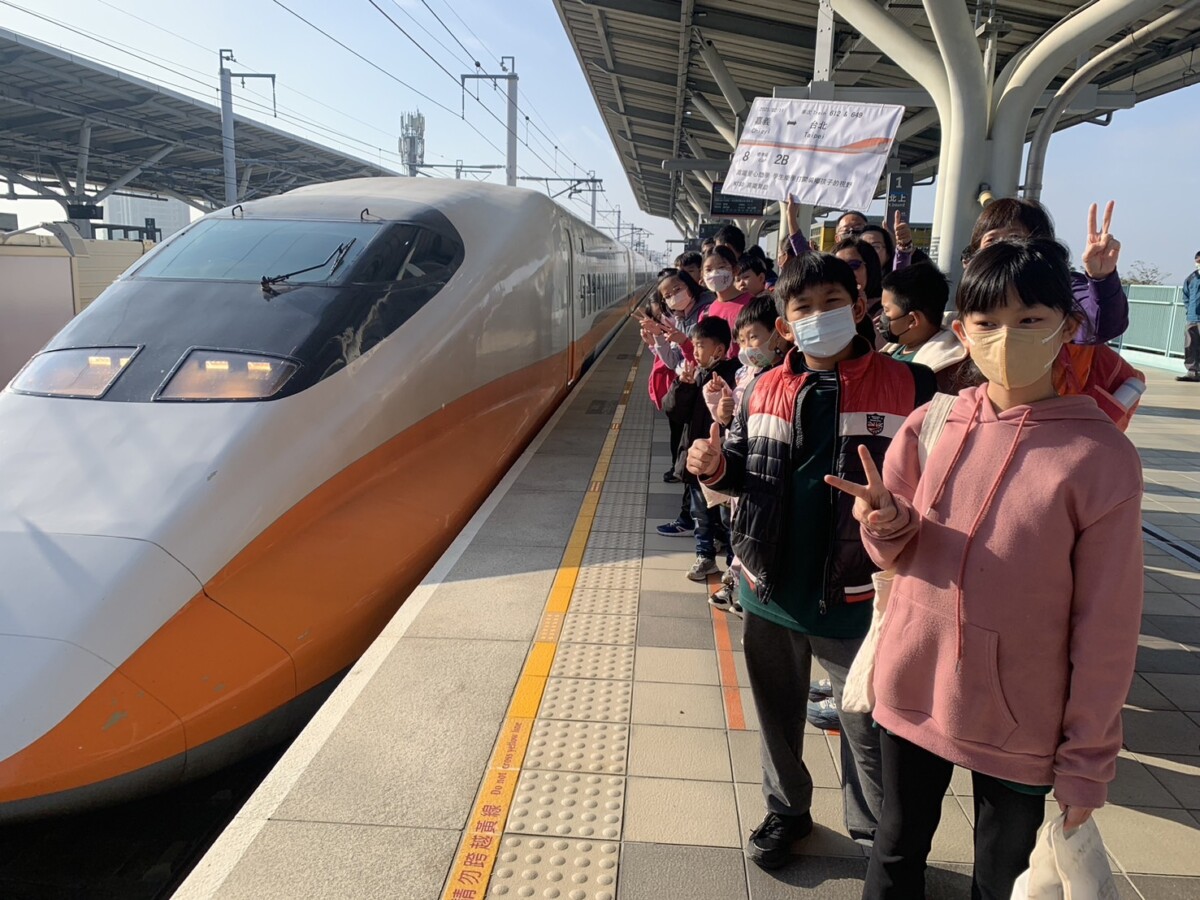 ▲高鐵嘉義站送愛偏鄉迷你小學，體驗鐵道豐盛之旅。（圖/高鐵嘉義站提供）