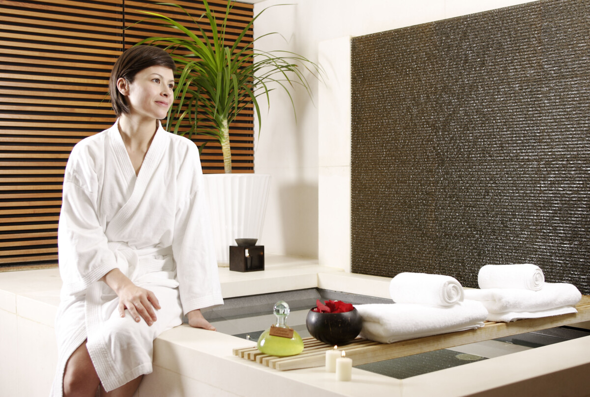 對於渴望保有私密空間的情侶們，晶華特別規劃低調奢華的「SPA Villa 寵愛假期」住房專案，可於房內體驗獲世界大獎肯定的沐蘭SPA獨家芳香療程，共度身心靈皆被溫柔寵愛的幸福之旅，專案兩人成行、每房每晚12,800元起。
