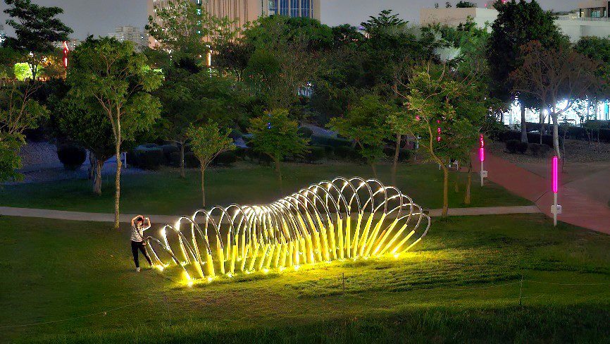 台中賞燈順遊中央公園　中市文化局：公共藝術月夜愈美麗！