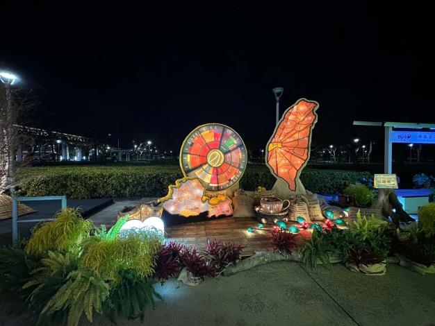 華南社區「耀眼國際-台灣咖啡飄香」以自然素材展現古坑咖啡魅力。(記者廖承恩翻攝)