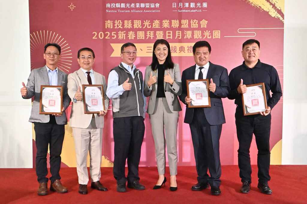 ▲南投縣觀光產業聯盟協會在九族文化村舉辦「2025新春團拜暨日月潭觀光圈第二、三屆盟主交接典禮」。（記者張玉泰攝）
