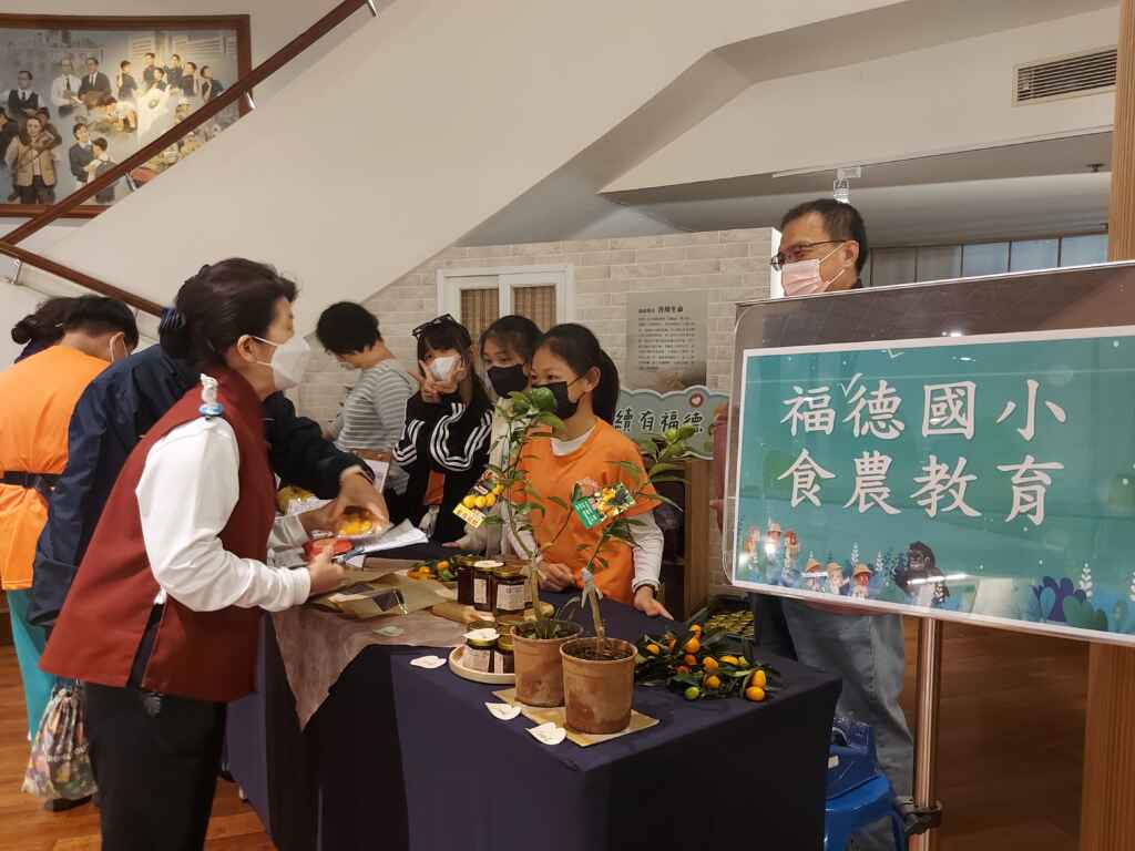 ▲金桔採收後製成果醬或果乾，展售所得規畫用於畢業旅行及社會公益，進一步增強了學生的社會關懷與公民責任。（記者林明佑翻攝）
