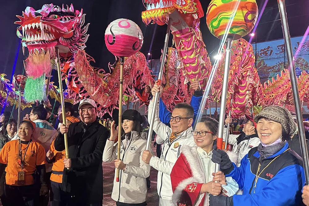 火旁龍之夜湧數萬人潮 余文忠:不分黨派共享客家盛事 202 火旁龍之夜湧數萬人潮 余文忠:不分黨派共享客家盛事 201