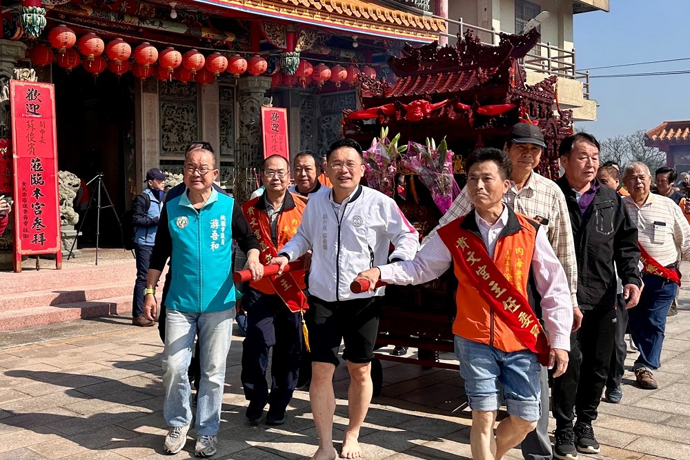 「只要真心誠意就沒有問題！」　蘇俊賓履約挑戰貴文宮赤腳過火 253
