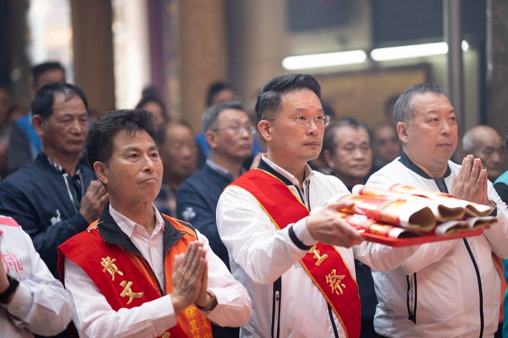 「只要真心誠意就沒有問題！」　蘇俊賓履約挑戰貴文宮赤腳過火 257