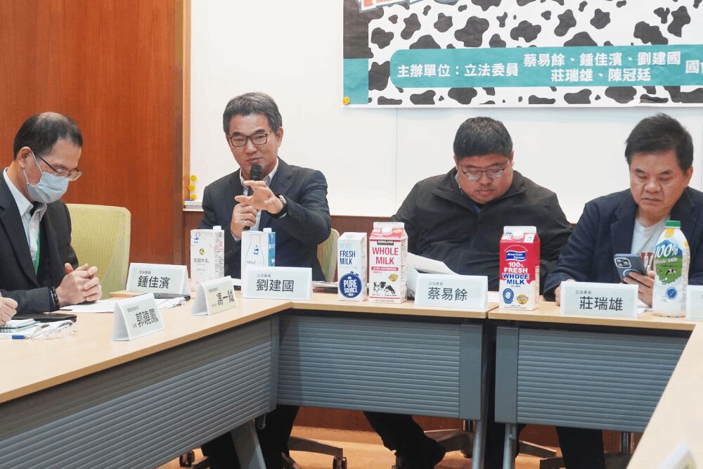 長效乳標示惹議!雲嘉屏綠委正名 政院初步拍板14天內才「鮮」 243 照片來源:劉建國