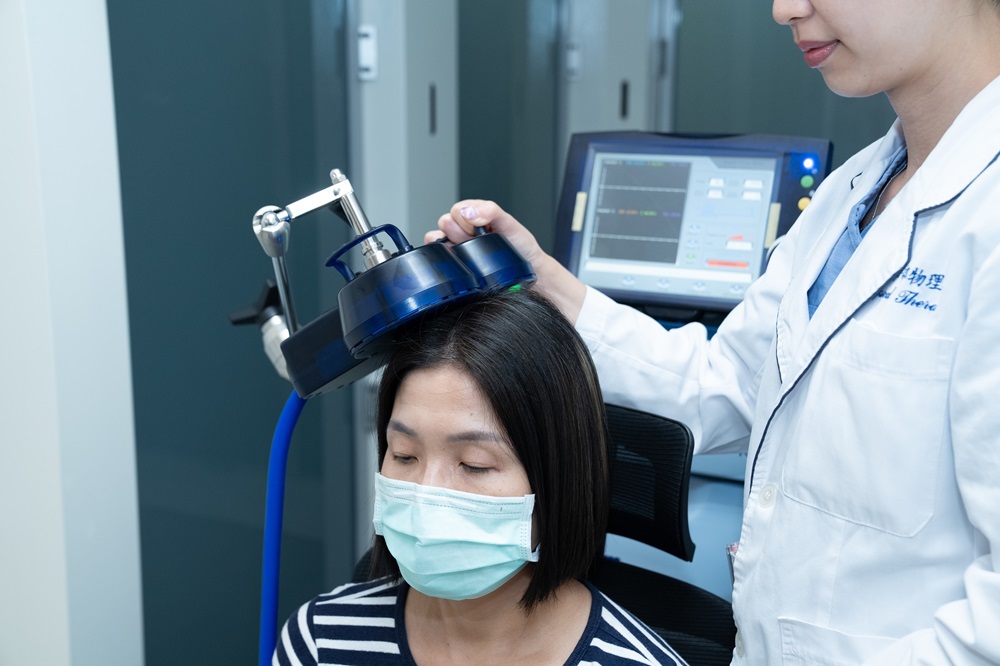 實證醫學搭配科技輔助復健 37歲中風患者重拾生活 240 cnews204250211a05