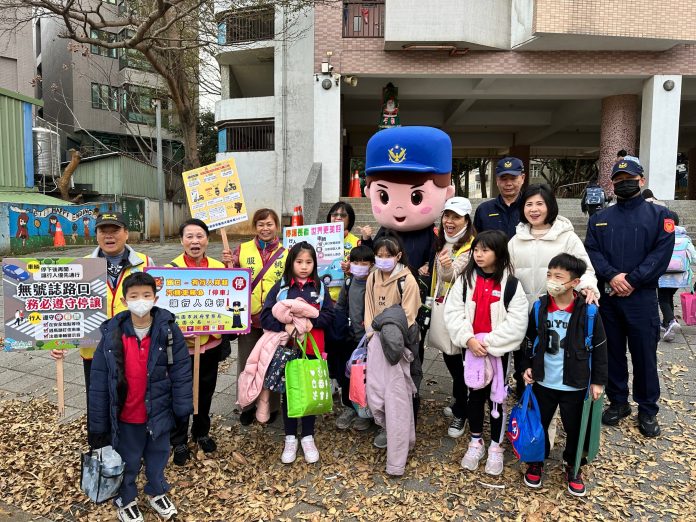 開學收心了!大園警執行護童專案 讓孩子安心上課 68 328186 scaled