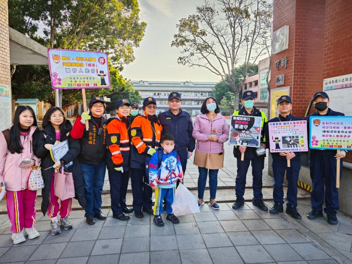 安心上學去!平警執行護童專案 維護校園周邊交通秩序 67 498230 0