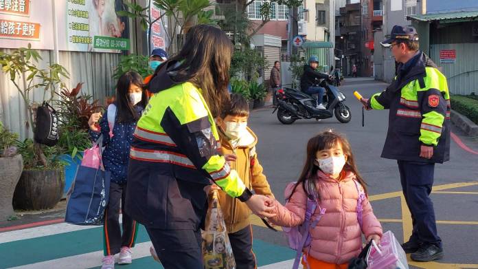 開學日桃園啟動護童專案 交安識詐一站式宣導 69 2058623 0