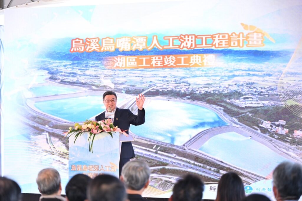 行政院卓榮泰院長出席烏溪鳥嘴潭人工湖工程計畫—湖區工程竣工典禮,肯定機關採購廉政平臺發揮成效。 (廉政署提供)