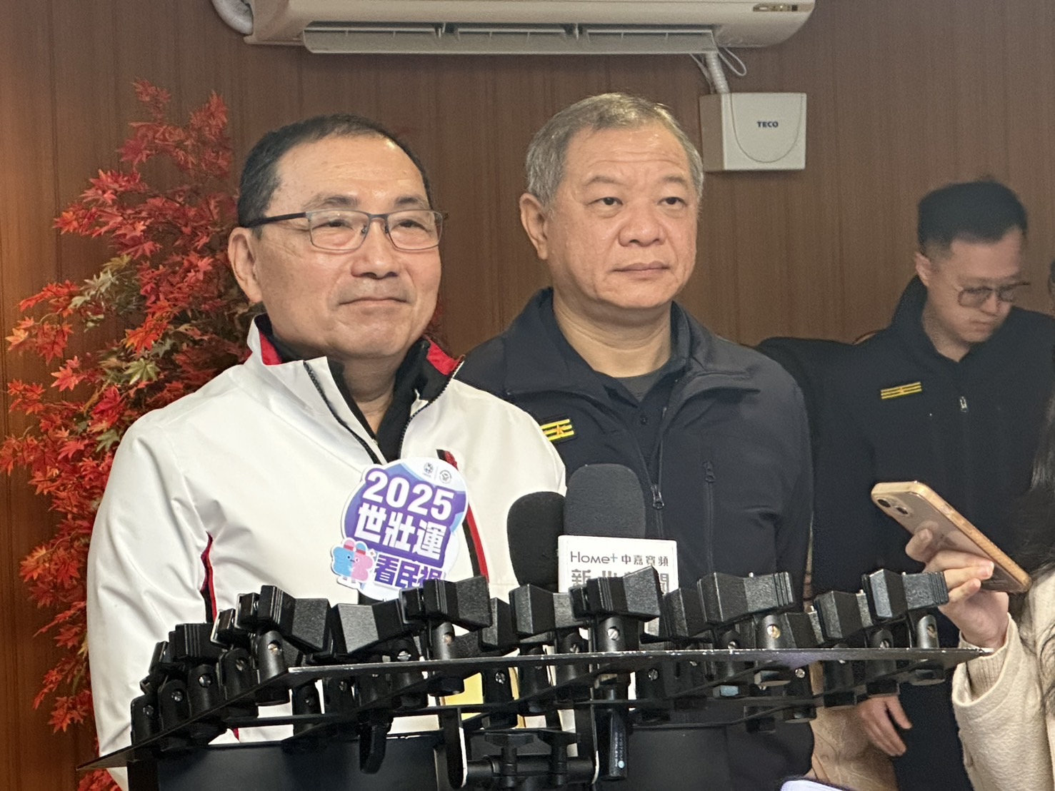 《圖說》侯友宜市長聯訪時強調,市府是一個團隊,跨域整合團隊清除「治安汙染源」,提供市民安全、健康、快樂的居住環境,右為警察局長廖訓誠。〈警察局提供〉