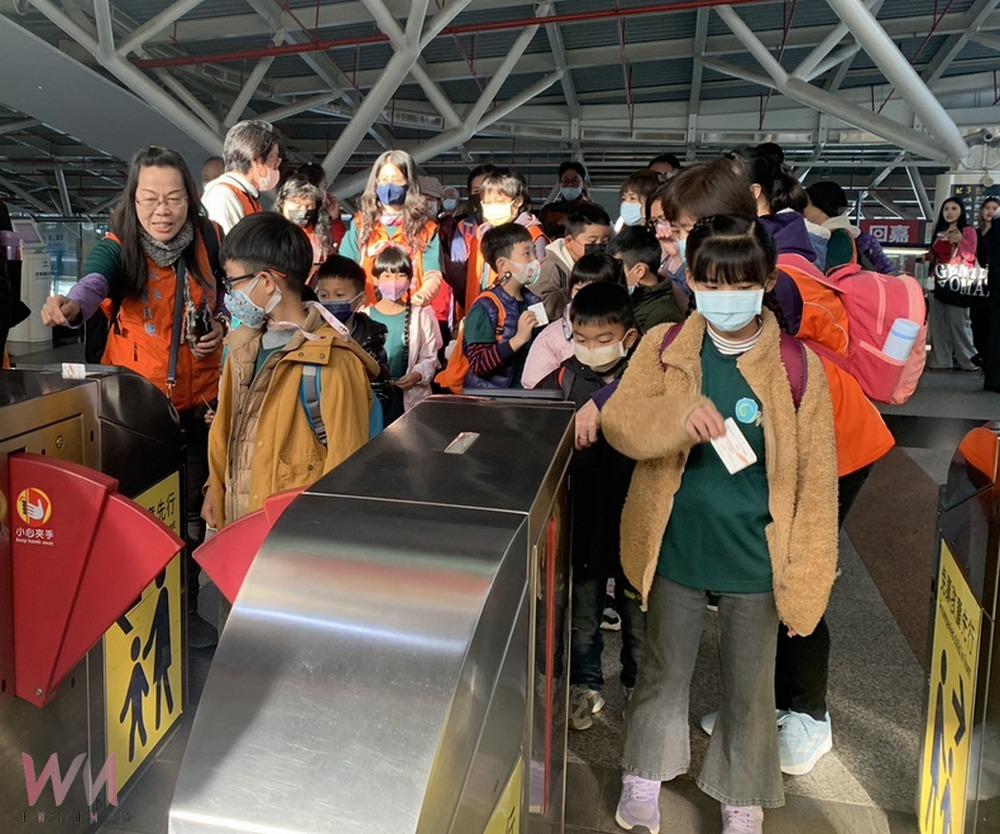 高鐵嘉義站送愛偏鄉學童 番路內甕小學體驗鐵道豐盛之旅 - https://www.watchmedia01.com