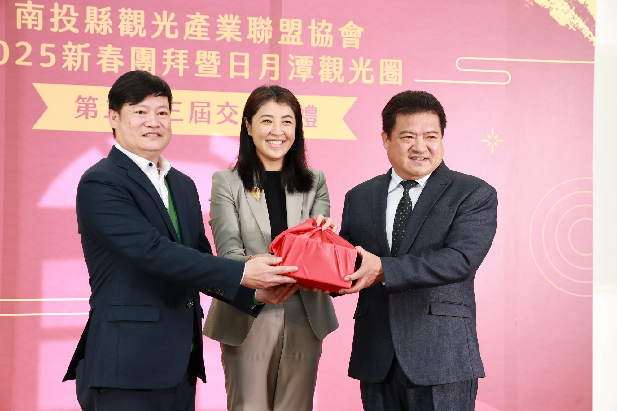 南投觀光產業聯盟新春團拜暨日月潭觀光圈盟主交接典禮 - https://www.watchmedia01.com