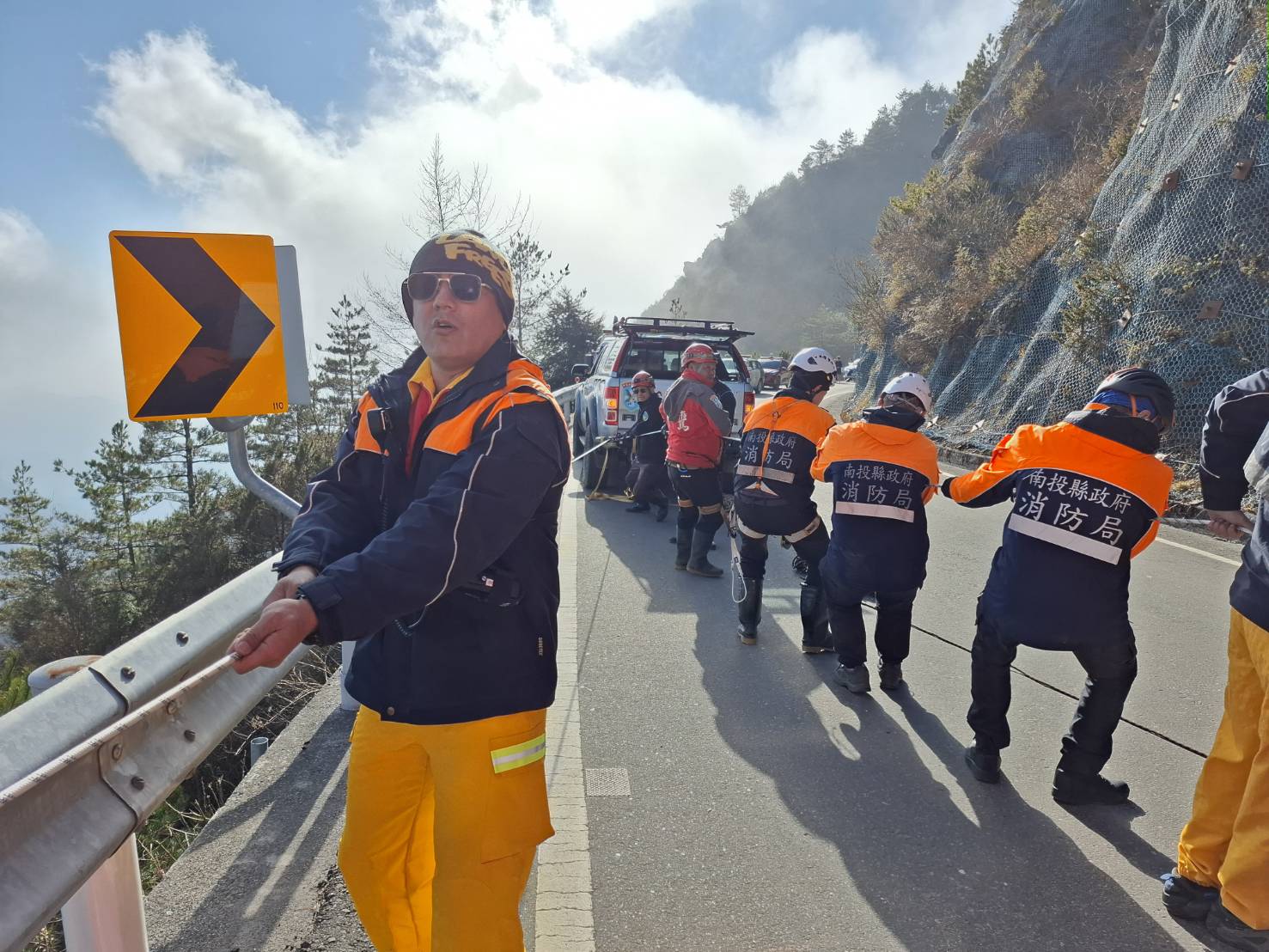 台14甲線約23.5公里處車輛墜谷事故 - https://www.watchmedia01.com