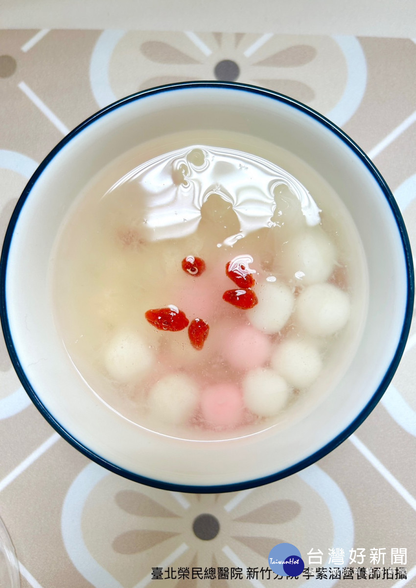 紅白小湯圓搭配養生銀耳露