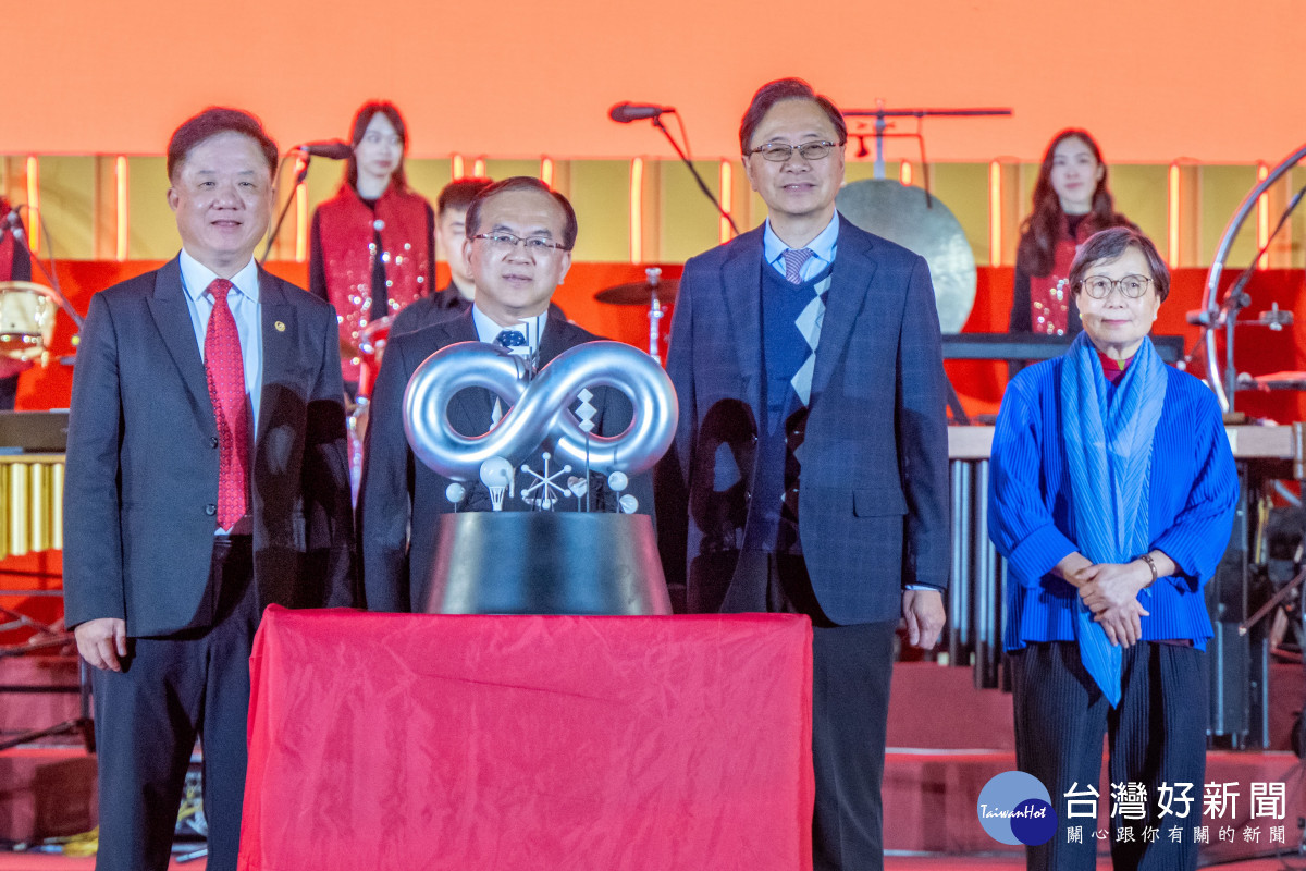 「2025台灣燈會」贈燈儀式。