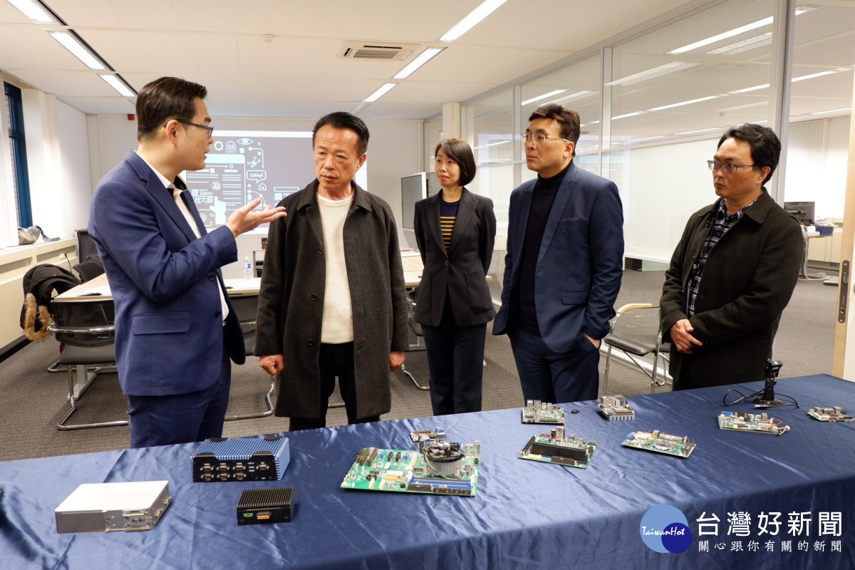 嘉義縣長翁章梁率縣府團隊前往德國及荷蘭，首站參訪位於荷蘭愛茵荷芬的研揚科技（Aaeon Technology）和技嘉科技（GIGABYTE Technology）／嘉義縣府提供