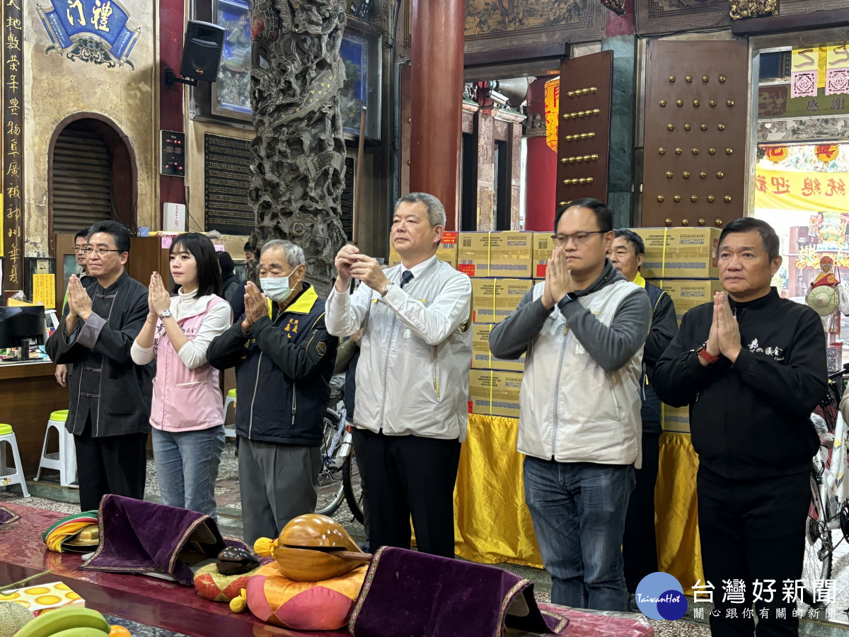 嘉義市副市長林瑞彥代表市長黃敏惠出席,與董事長鄭明山暨全體董監事以及議員等人先行三獻祭典/嘉義市府提供