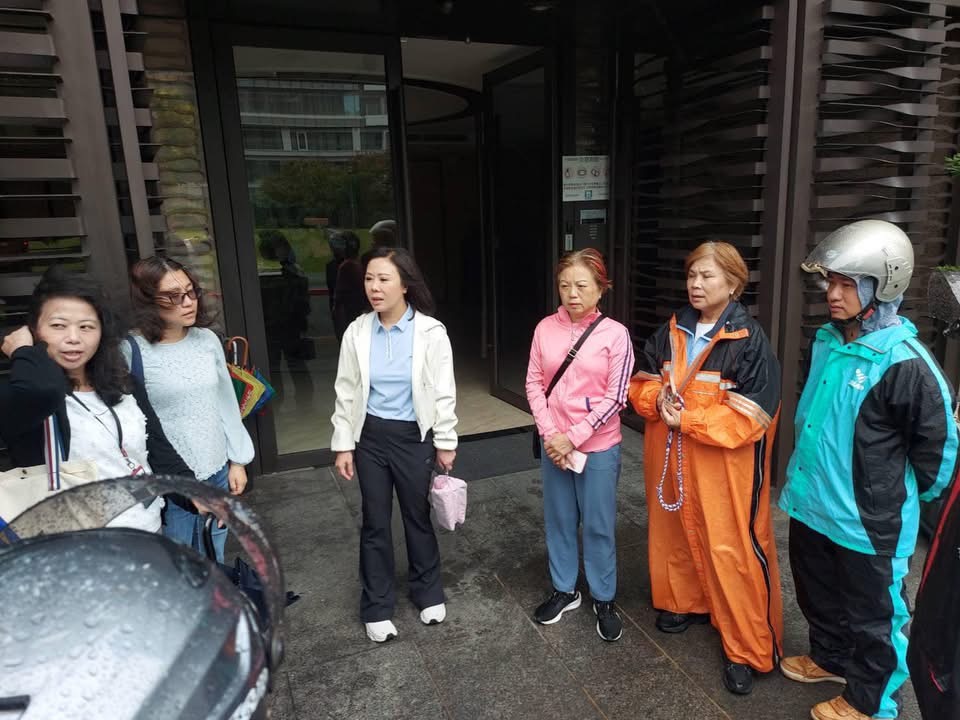 李彥秀的海外房產仍在持續延燒,雖然她在臉書上已經開始進行選民服務,表達不受爭議影響,但是名嘴沒有放過她,苦苓就她是否擁有美國籍再提質疑。攝自李彥秀臉書
