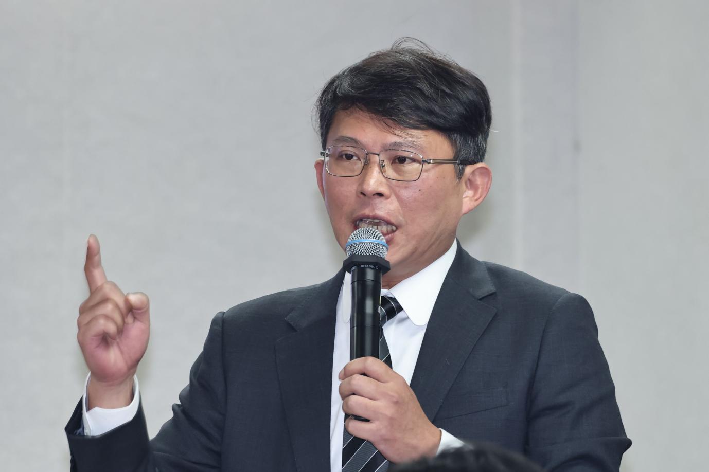 黃國昌2026動向受矚目,面對詢問他總是沒把話講死,給日後的協商留下空間,他說,在對弈中不要太早掀底牌。資料照片/林啟弘攝
