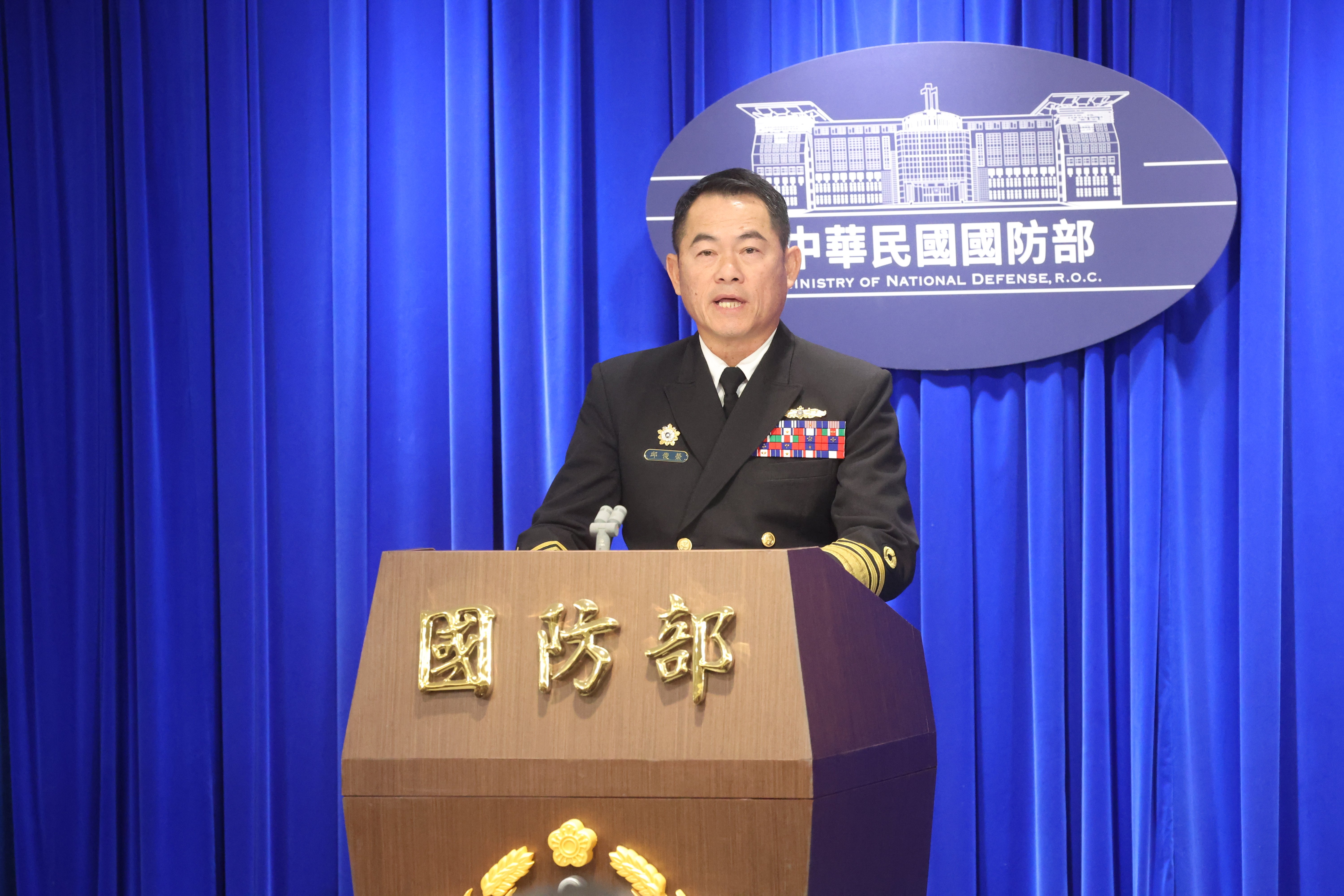 海軍參謀長邱俊榮中將12日表示,已協助楊姓士兵向移民署提出保留中華民國國籍意願。國防部提供