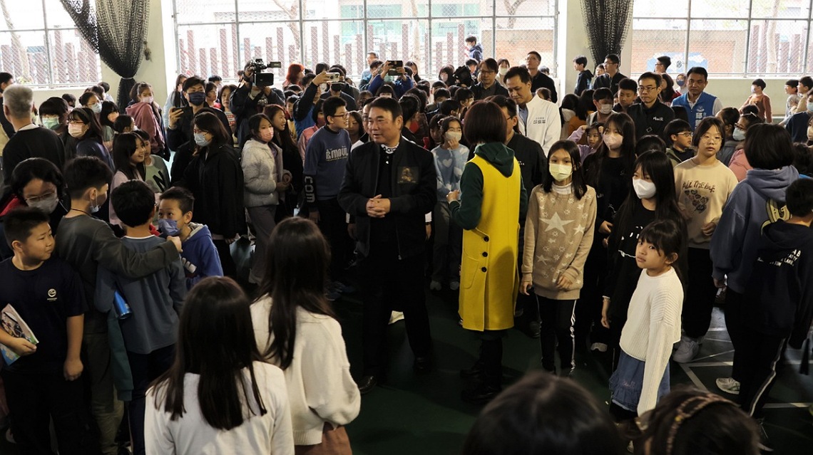 心疼孩子無充足空間活動 鍾東錦全力爭取增設苗栗科學實中分流人潮