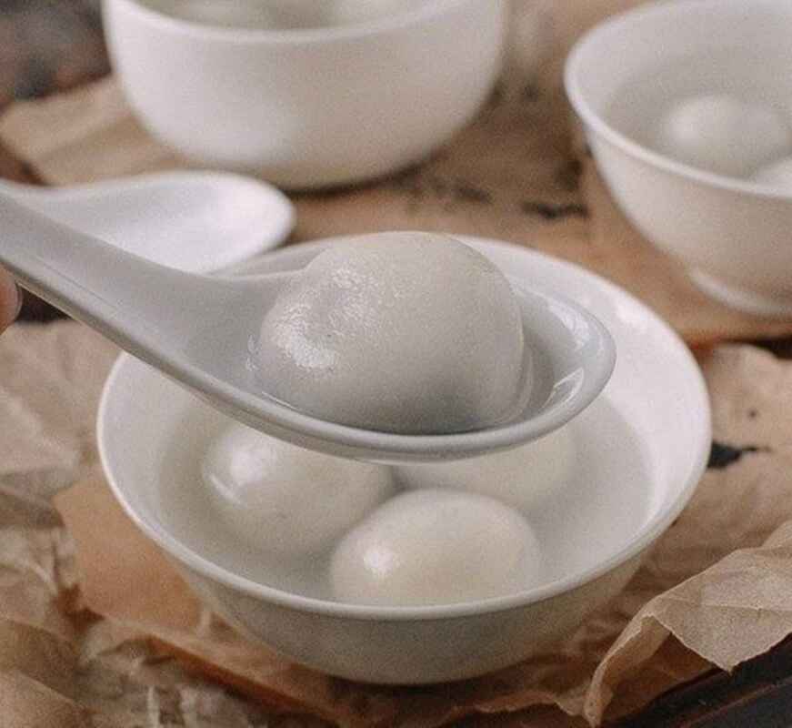 ▲民眾只要提著任一款元宵燈籠至服務台，即可兌換一盒湯圓，若無法當日烹調，亦可冷凍保存，讓這份節慶的甜蜜滋味延續至家中。（臺北市觀傳局提供）