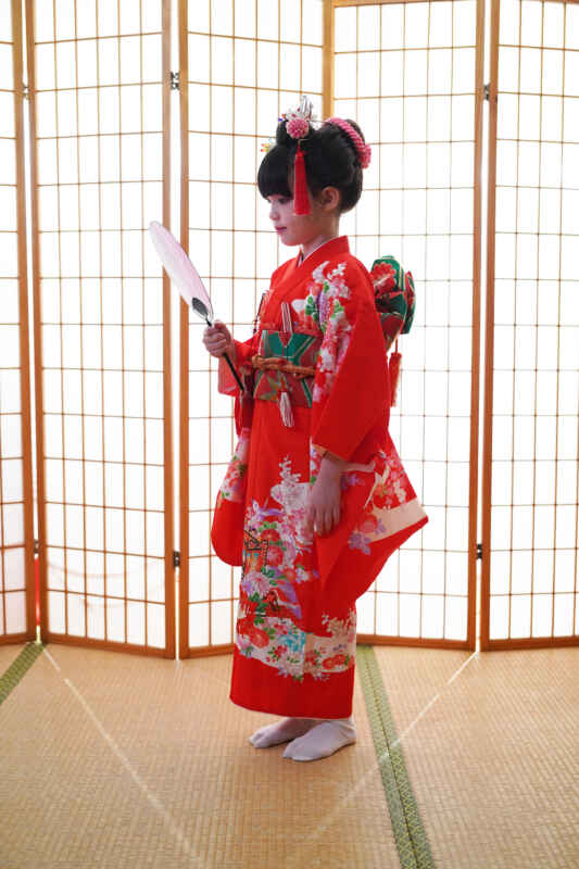 ▲微風最小代言人伊菲穿著傳統日式和服