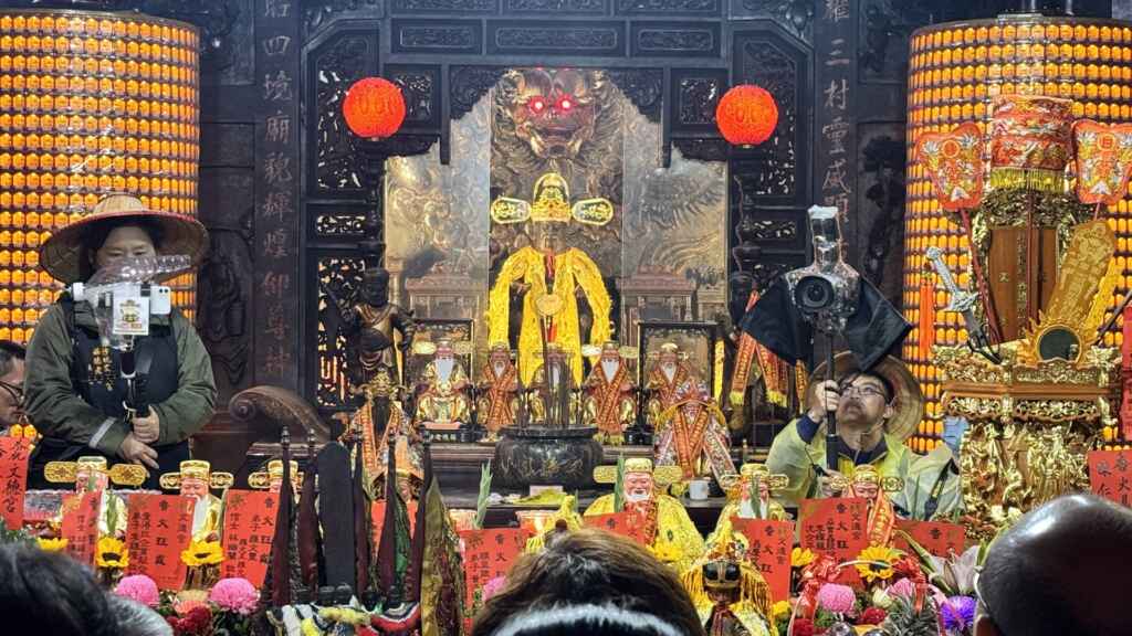 ▲彰化花壇文德宮供奉全國唯一官封的土地公—開基福德正神，神像頭戴烏紗帽，香火鼎盛，每年元宵節舉辦的迎燈排繞境活動更是文化與信仰的結晶。（記者林明佑攝）