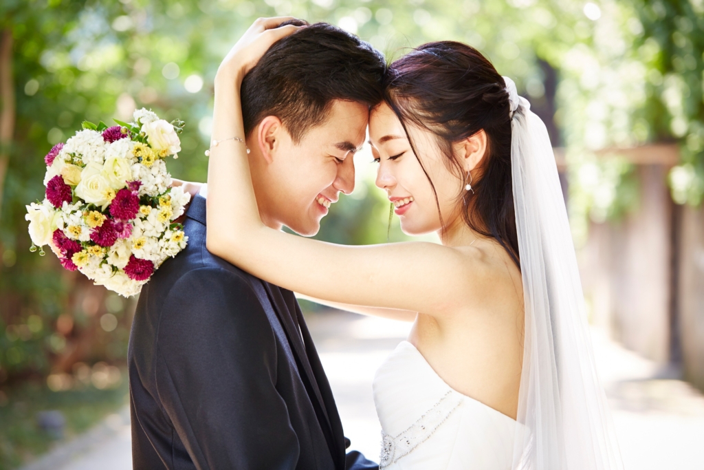 拜月老之後順利結婚,也要帶著喜糖和喜餅來跟月老還願喔。圖/123RF圖庫