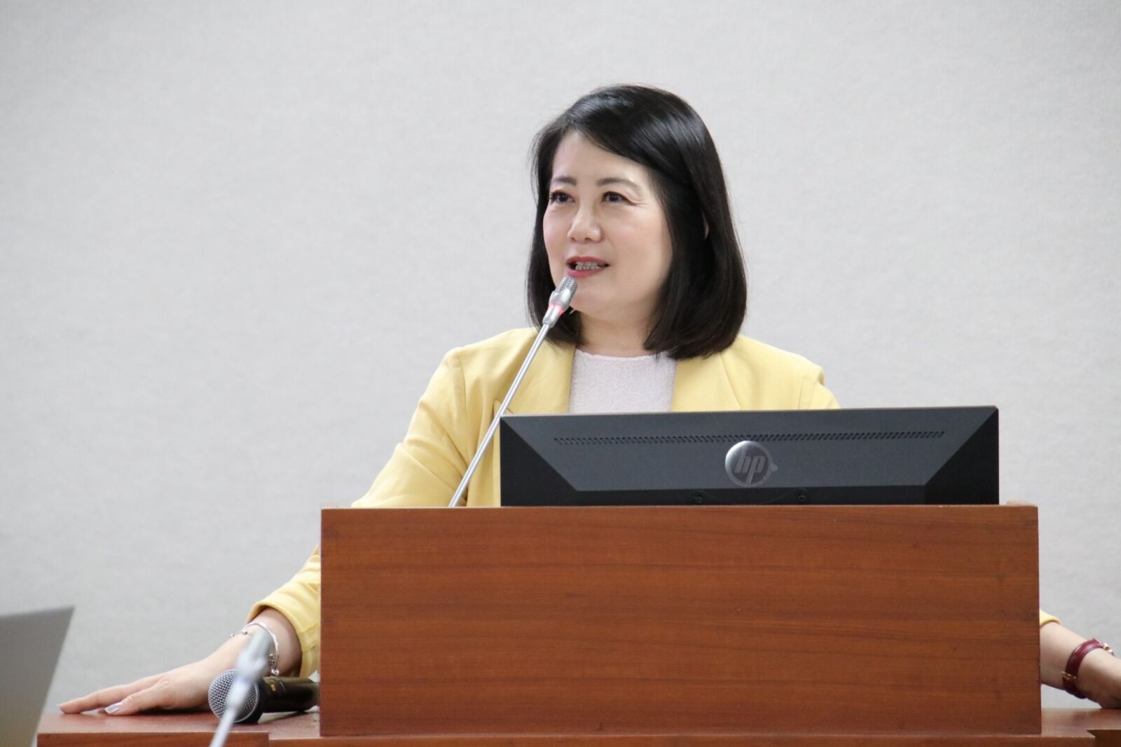 國民黨喊普發1萬元 吳思瑤批:邊掏空國庫、邊撒錢 280 國民黨喊普發1萬元 吳思瑤批:邊掏空國庫、邊撒錢 279