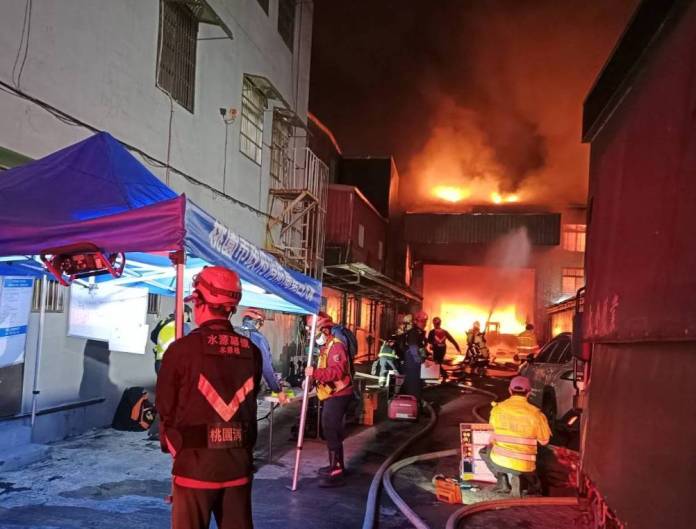 龍潭工廠大火1人送醫 消防搶救10小時撲滅 58 1583586 0
