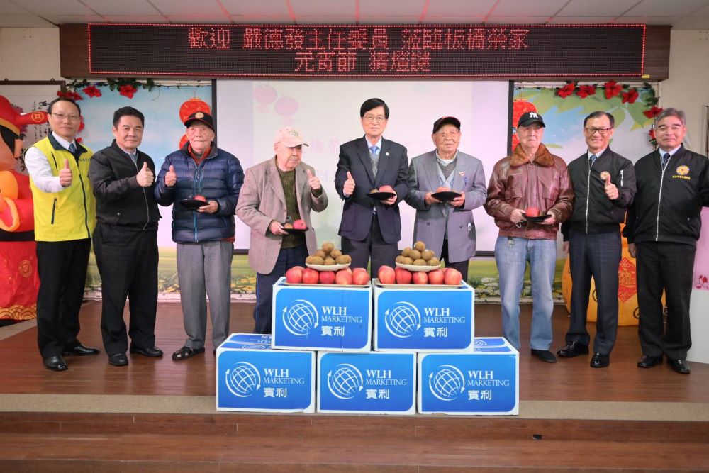 吃湯圓闔家團圓   嚴德發與板榮長輩慶元宵