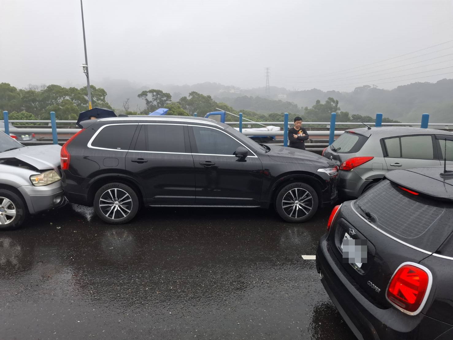 天雨路滑!台74甲線彰化東外環15車連環追撞 1人送醫 - https://www.watchmedia01.com