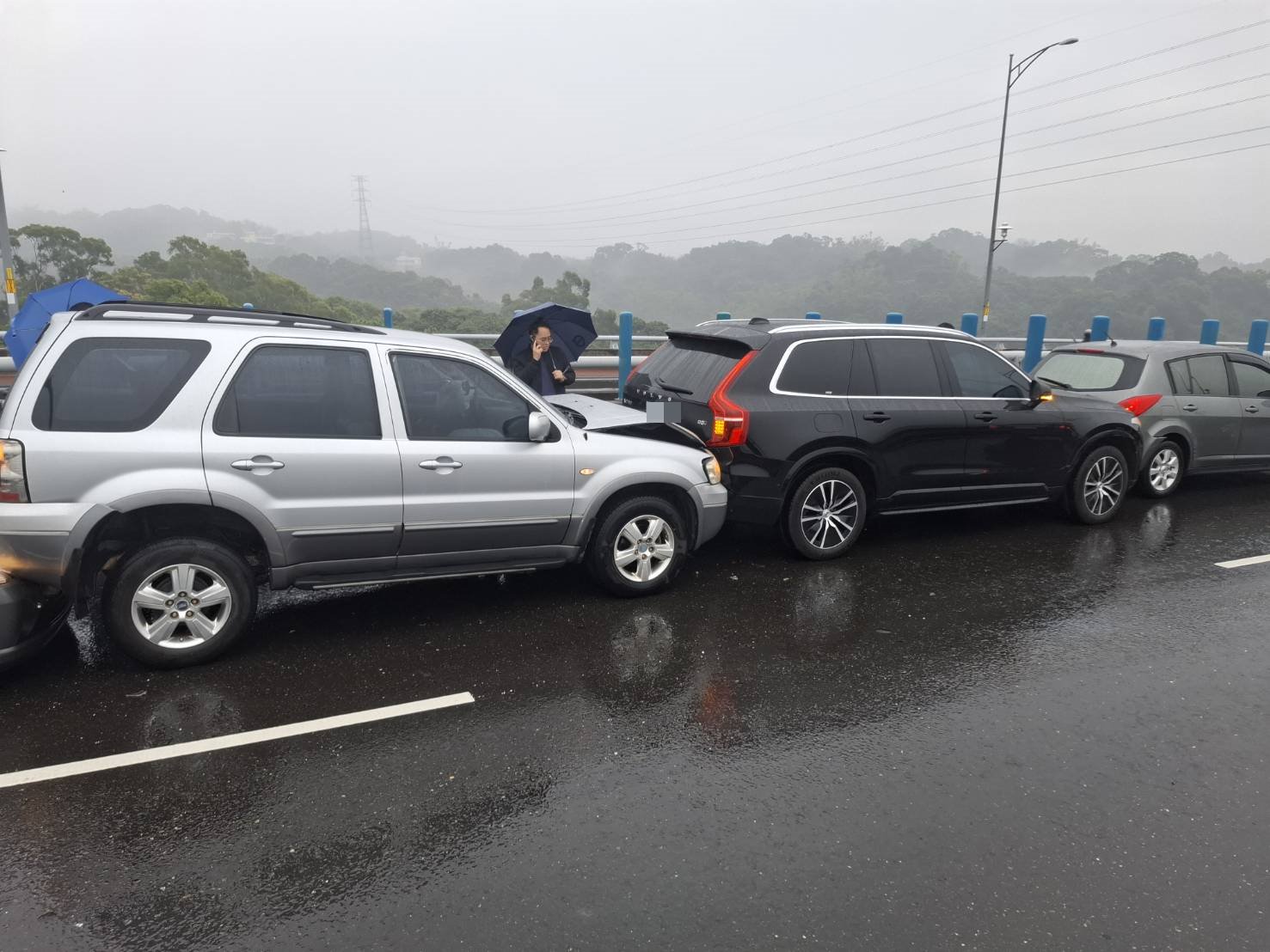 天雨路滑!台74甲線彰化東外環15車連環追撞 1人送醫 - https://www.watchmedia01.com