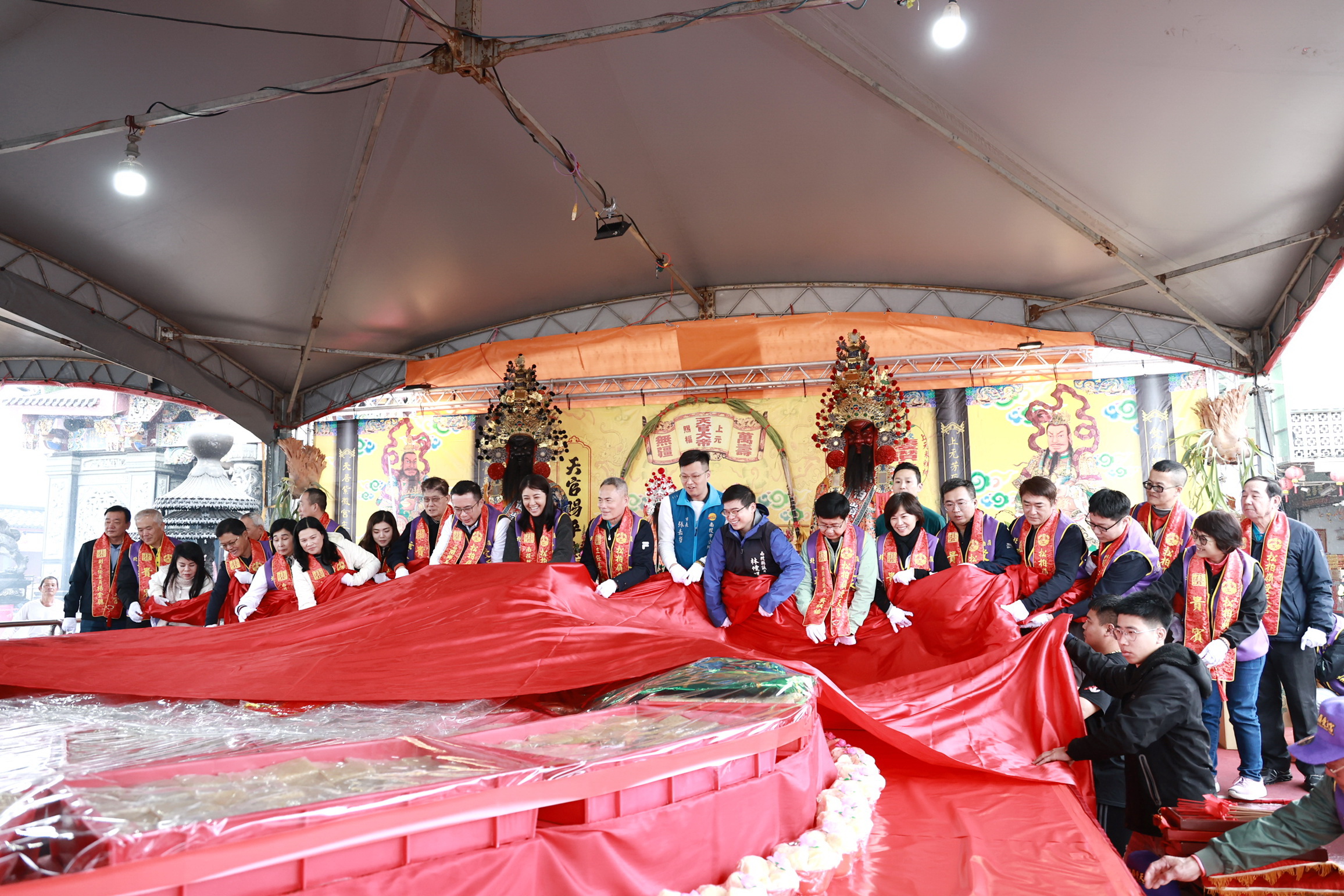 米糕桃吃平安 許縣長出席受天宮團拜揭桃祝壽活動 - https://www.watchmedia01.com