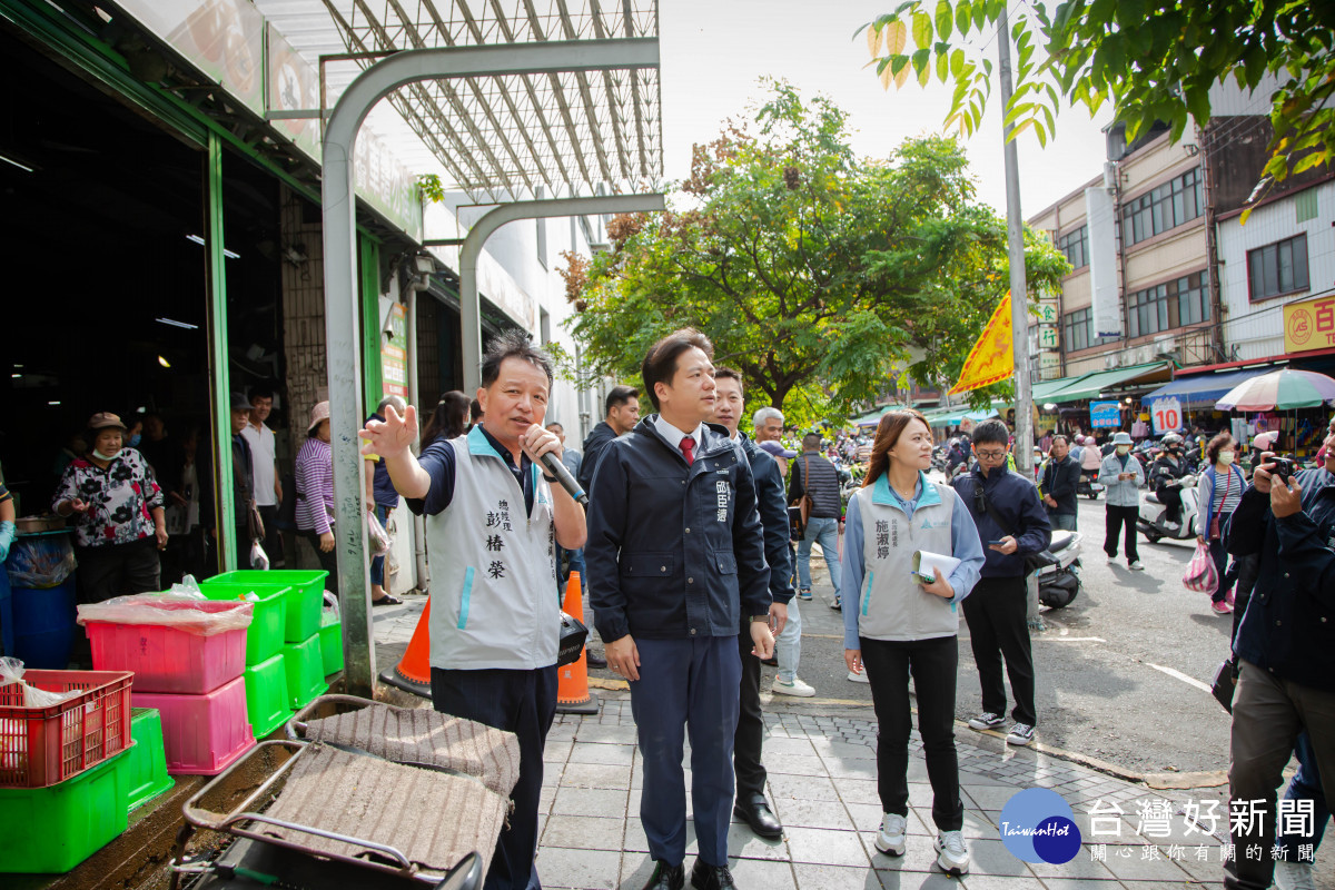 新竹農產公司環境及財務改善見成效，邱臣遠代理市長視察果菜市場。