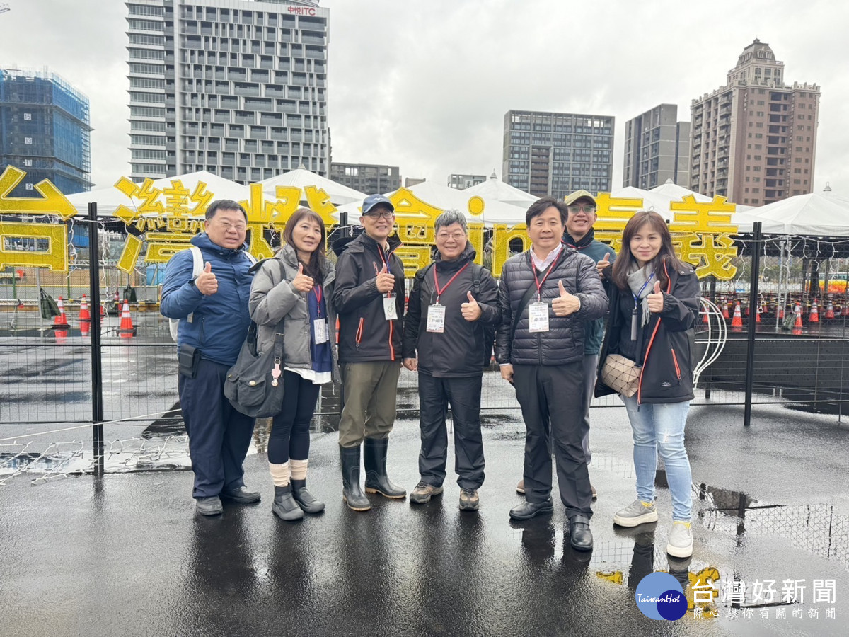 教育處長李美華今(13)日率領終身教育學習科及辦理花燈競賽研習的學校代表到桃園市觀摩/嘉縣府提供