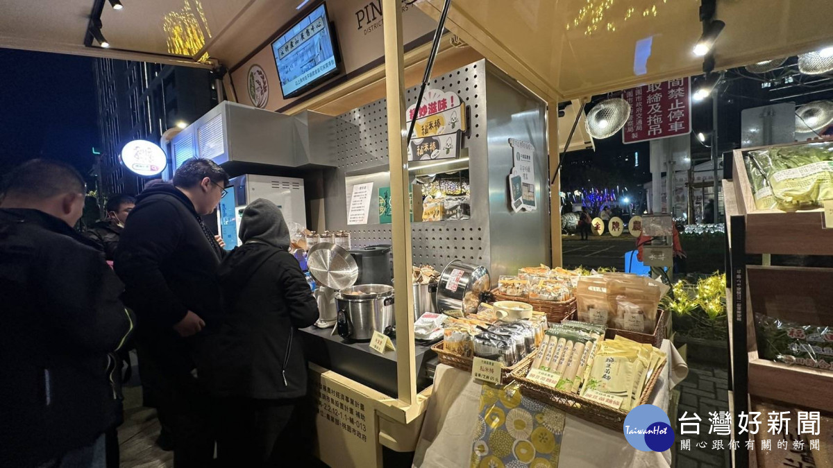 桃園各區可愛直銷車,每天桃園好農燈區輪流亮相,販售各區農產品。