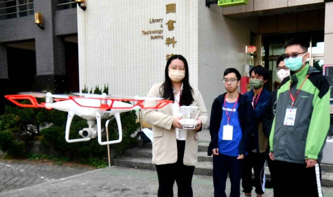 正修建築系體驗營“燃”起熱情 空拍機 AI創作樂趣無窮