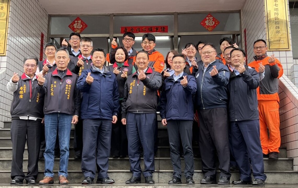 海巡之友總會送暖!胡惠森總會長慰勉南部海巡單位
