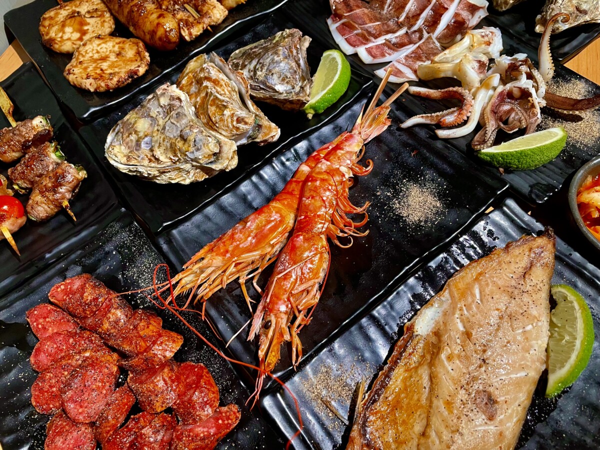 圖／柒息地在醬料上不斷的改良、精進，用十多種配方的烤肉粉，與熬煮4.5小時的日式清醬，一起激盪出屬於柒息地的好滋味。