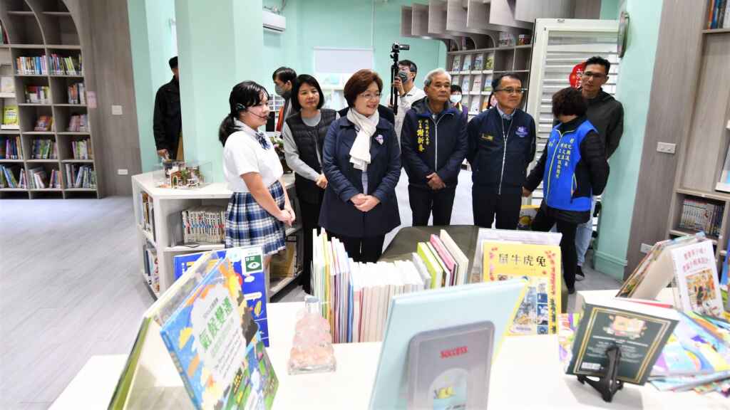 ▲參觀舊館國小圖書館。（彰化縣政府提供）